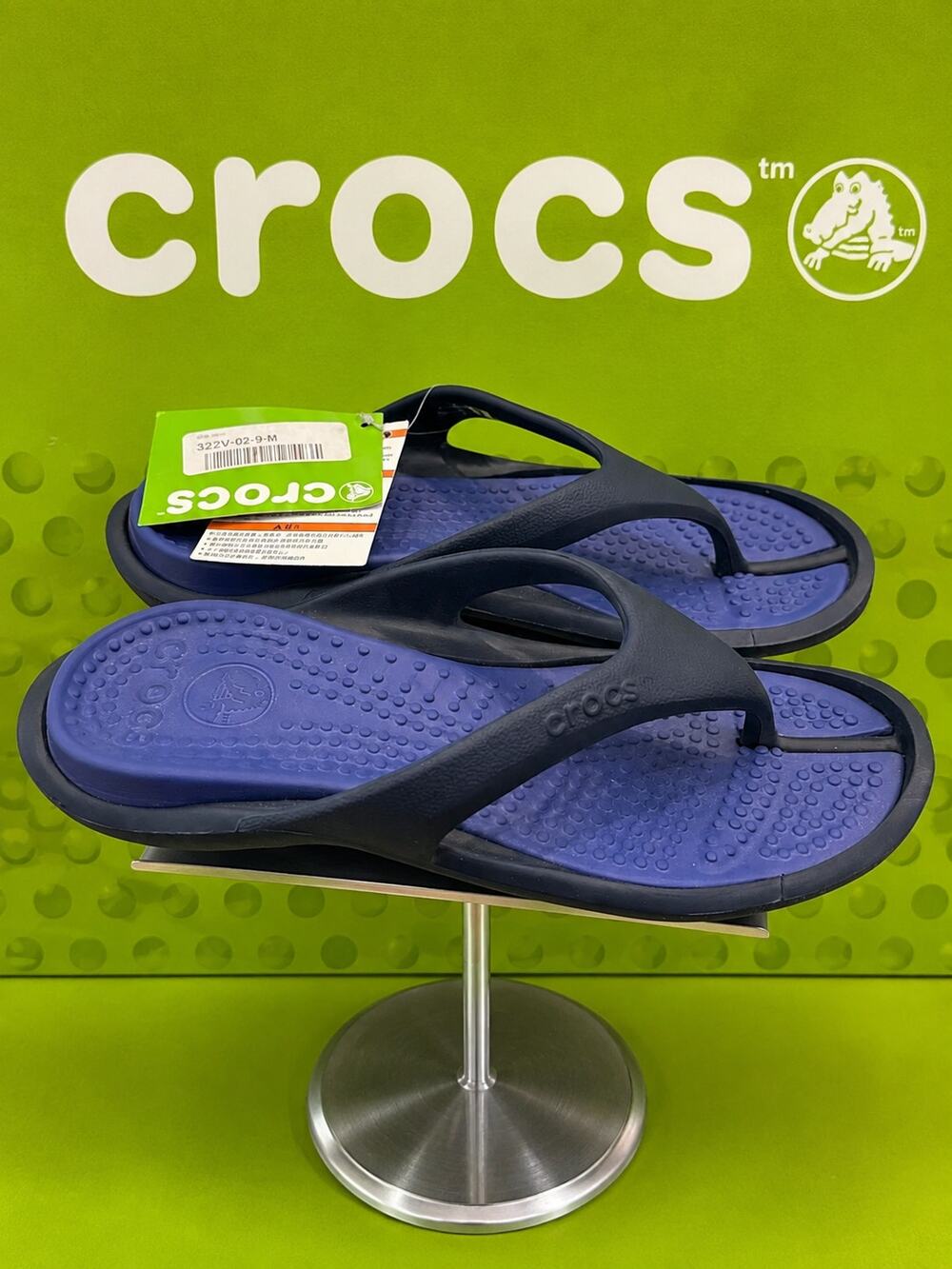 NWT Crocs Blue Thong Flip Flop Sandals Men’s 9 Women’s 11